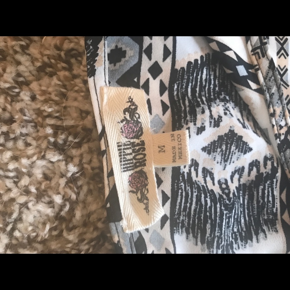 Aztec Blouse - Picture 2 of 3